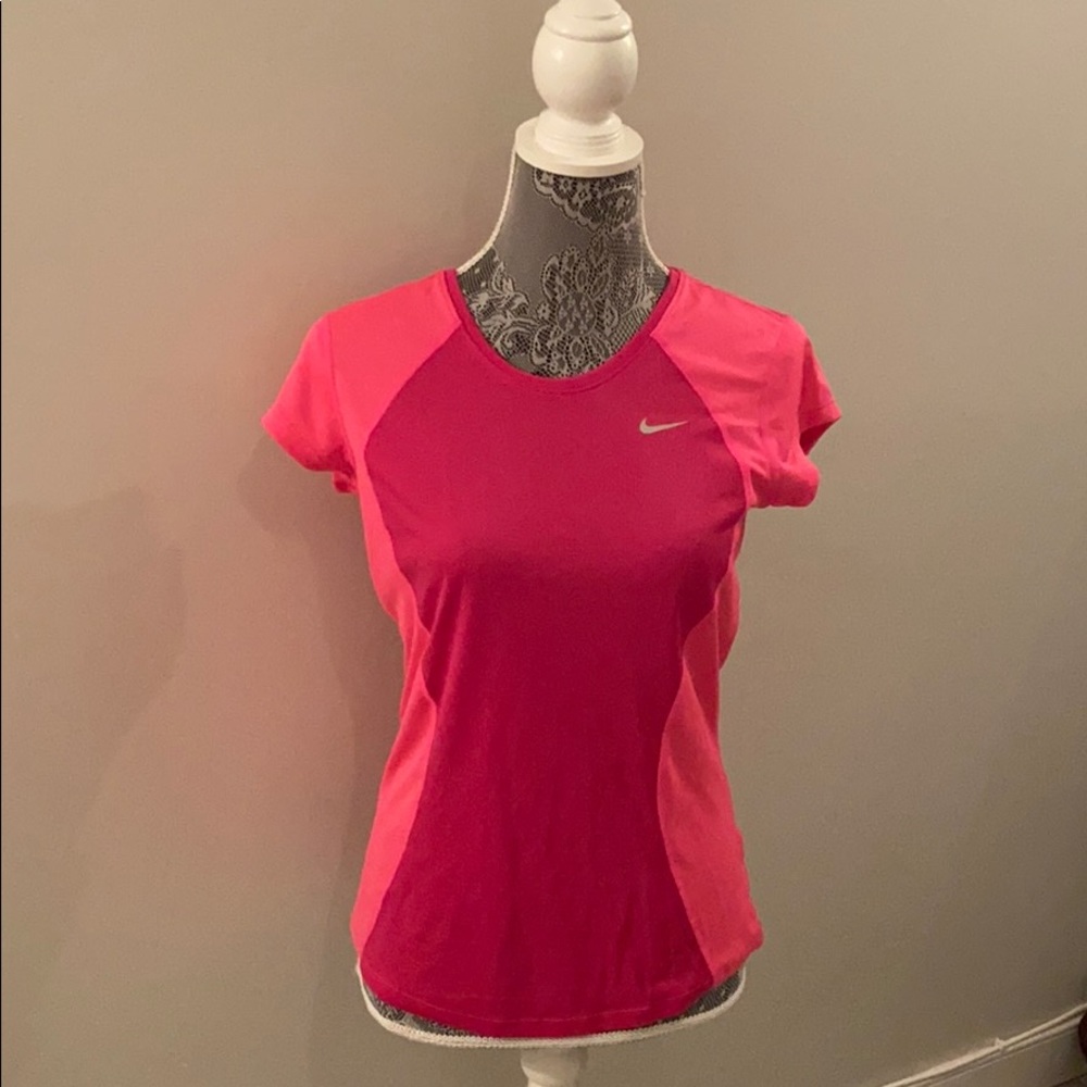 Nike workout shirt 🌼